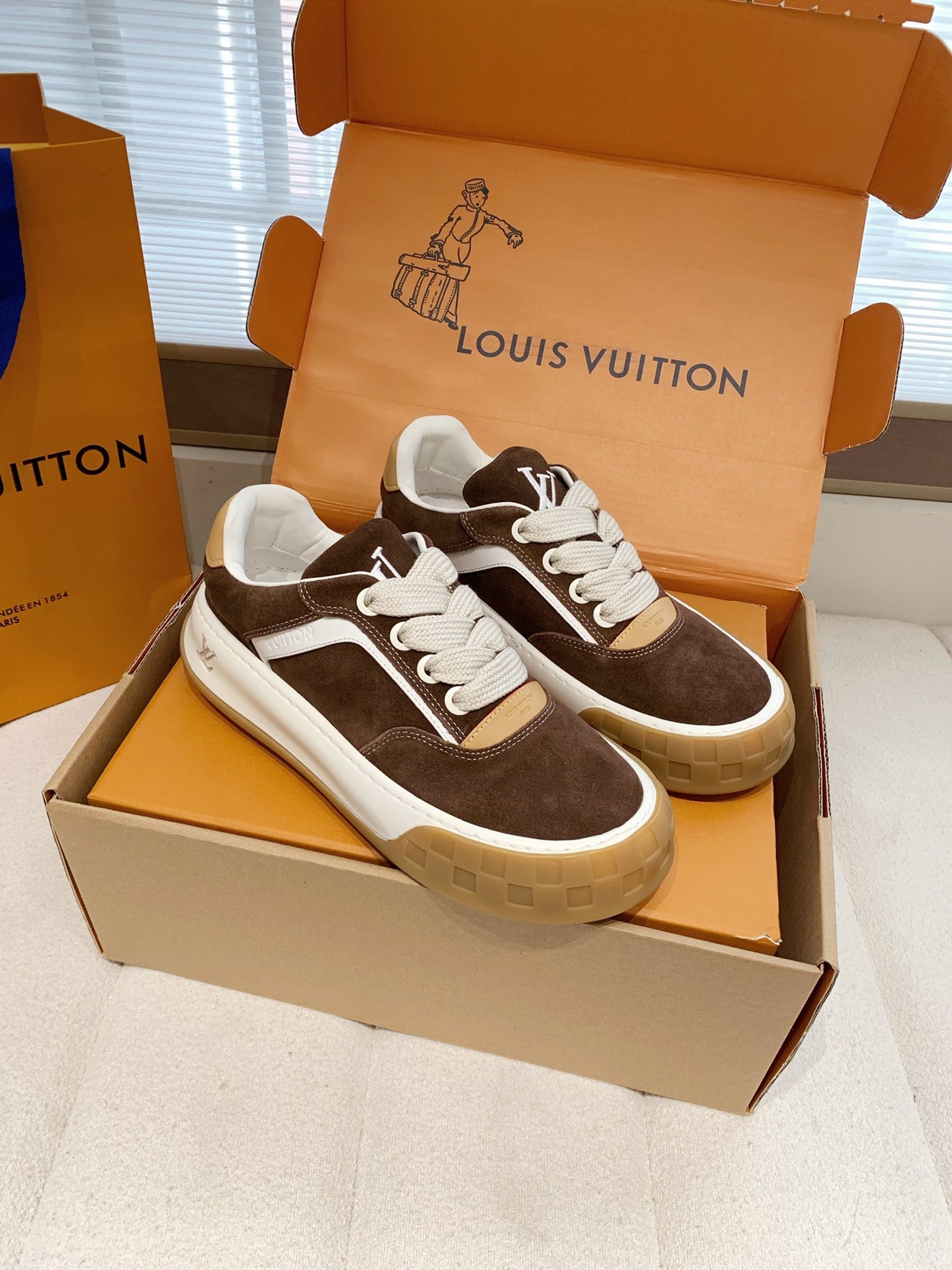 LV 26S TILTED SNEAKERS IN BROWN SUEDE