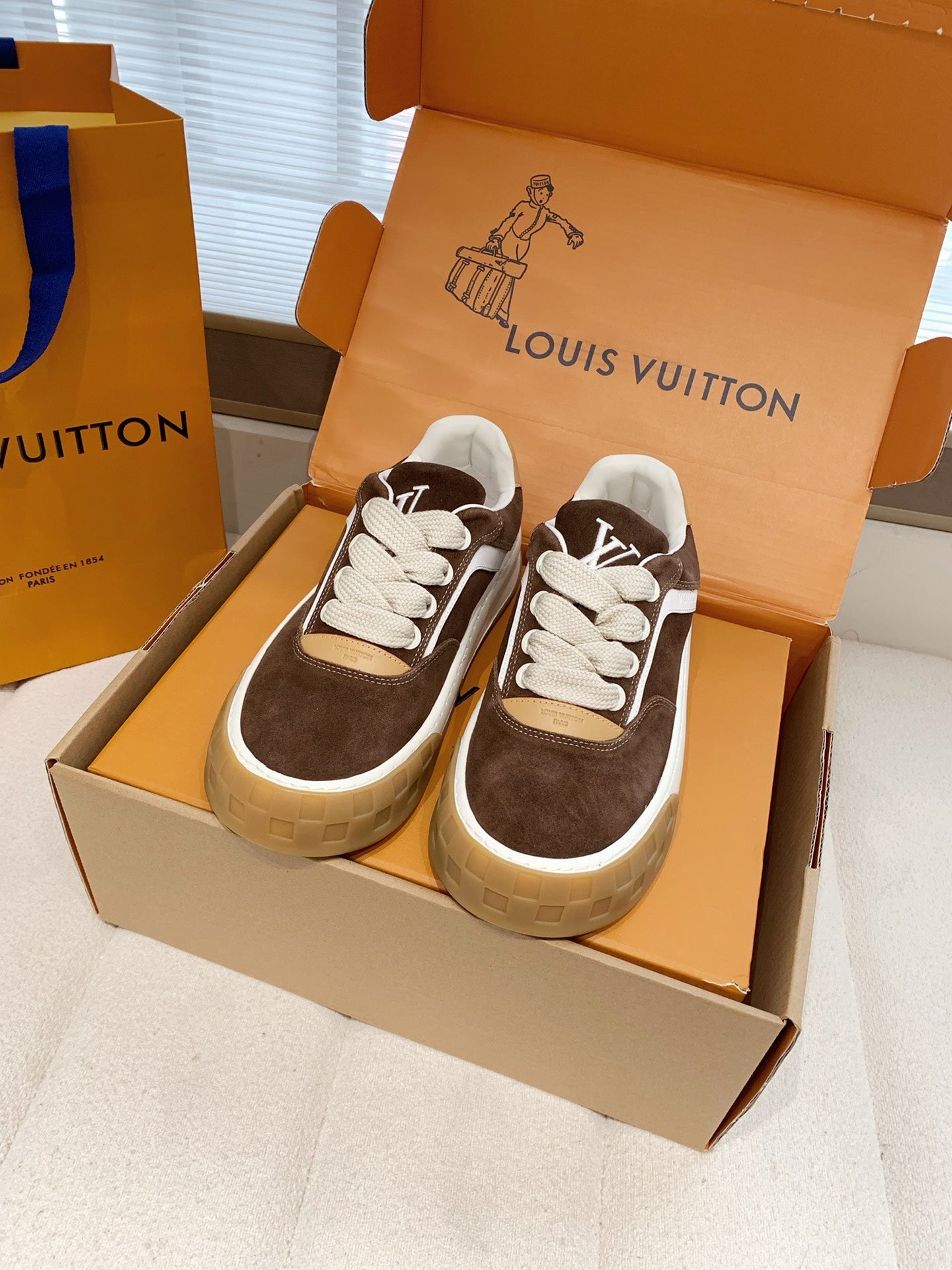 LV 26S TILTED SNEAKERS IN BROWN SUEDE