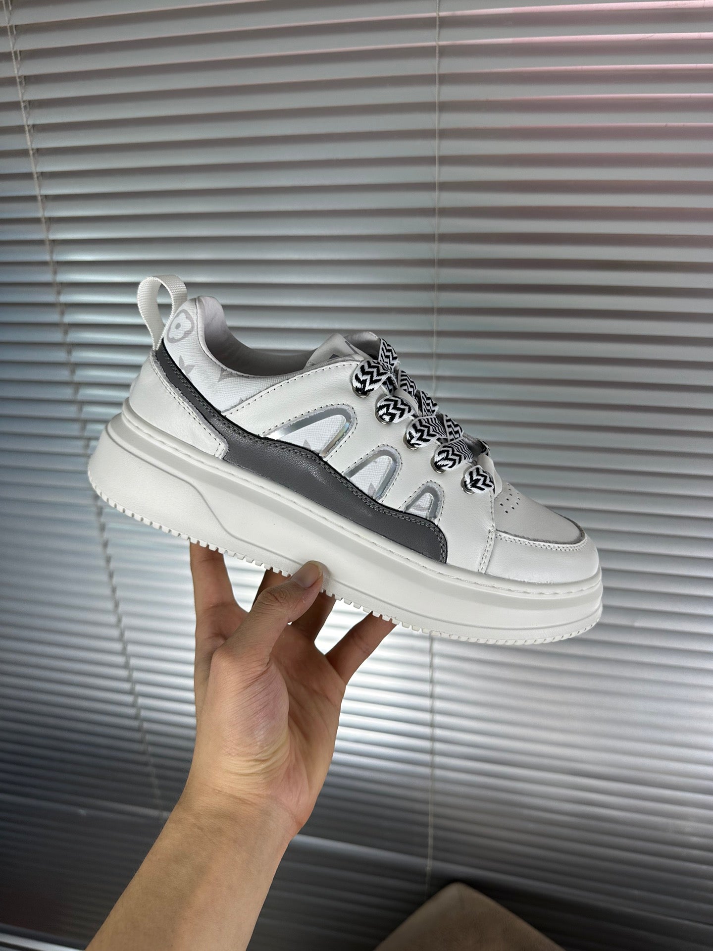 LV TRAINER SHOES IN WHITE MIX BLACK CALFSKIN