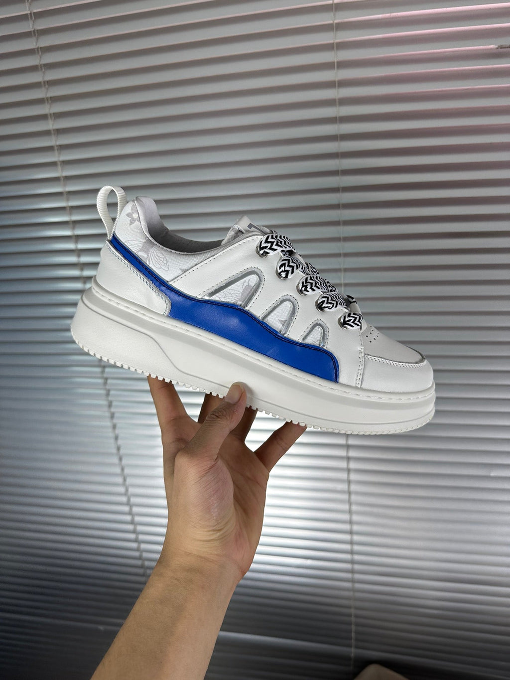 LV TRAINER SHOES IN WHITE MIX BLUE CALFSKIN