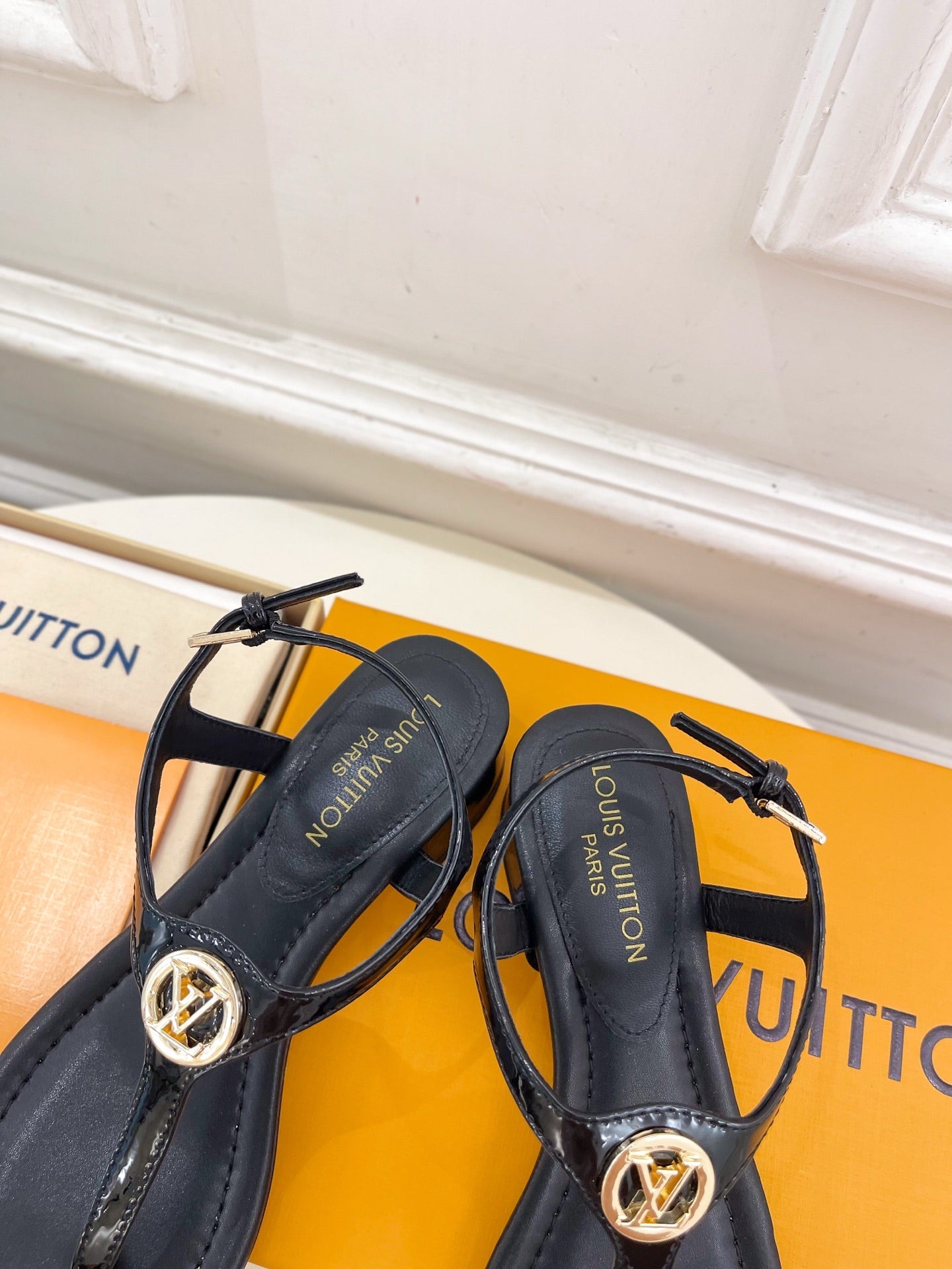 LV SUNKISS T-STRAP SANDALS IN BLACK CALFSKIN GOLD-TONE ACCESSORY.