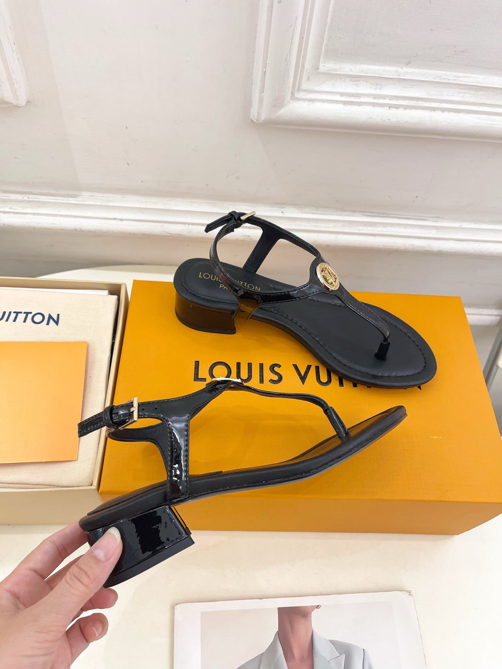LV SUNKISS T-STRAP SANDALS IN BLACK CALFSKIN GOLD-TONE ACCESSORY.