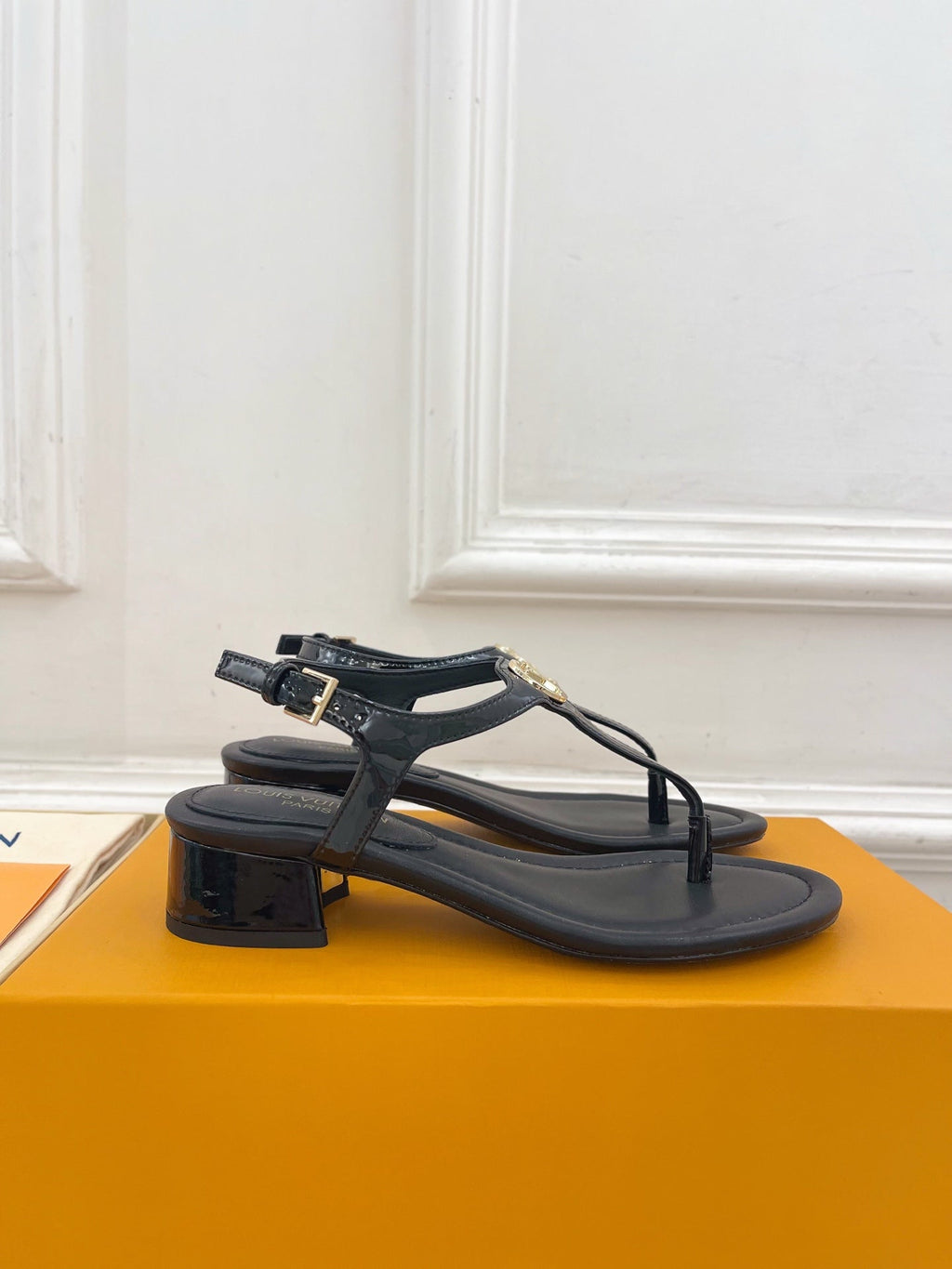 LV SUNKISS T-STRAP SANDALS IN BLACK CALFSKIN GOLD-TONE ACCESSORY.