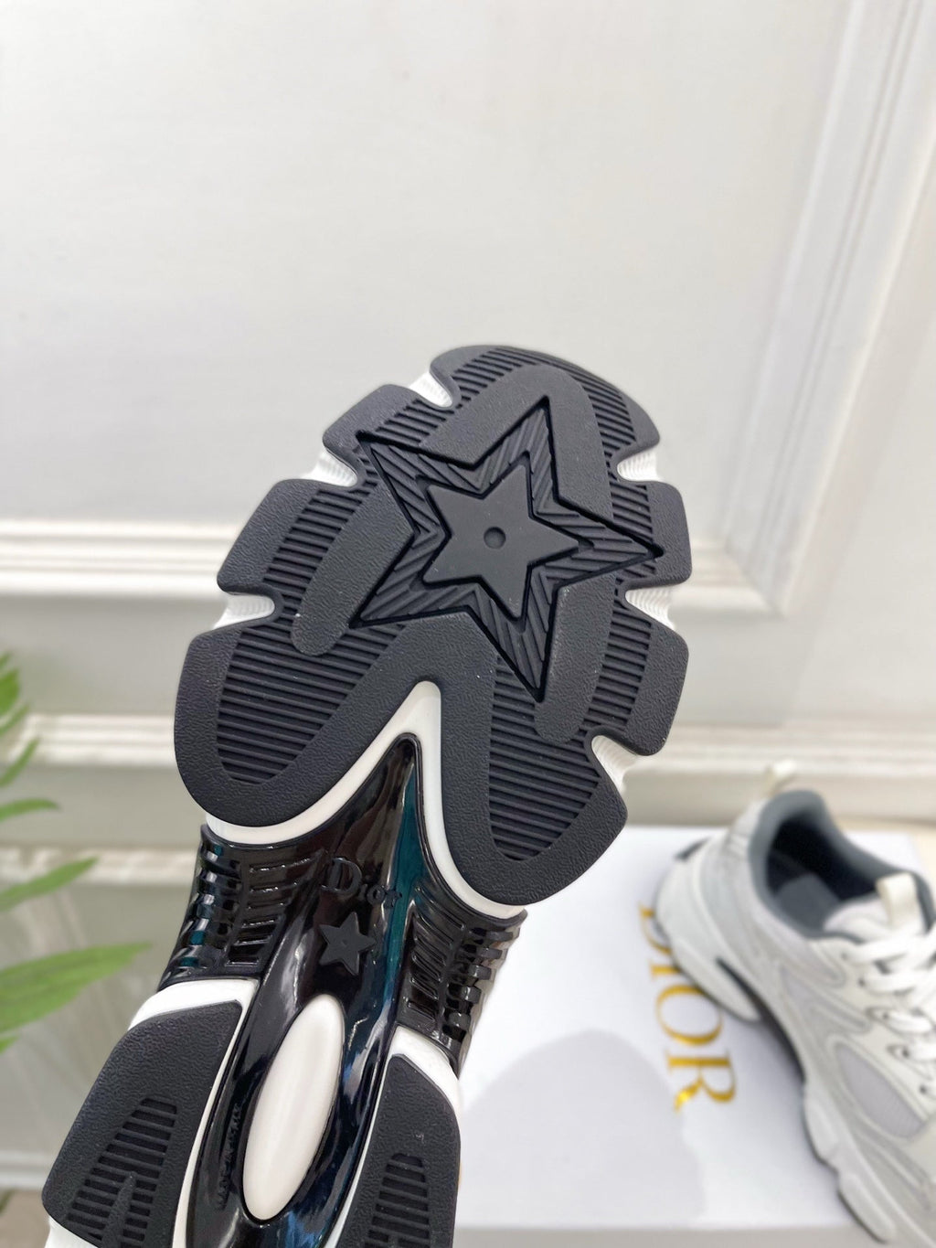 DIOR 26S SNEAKER IN WHITE GREY CALFSKIN AND MESH FABRIC