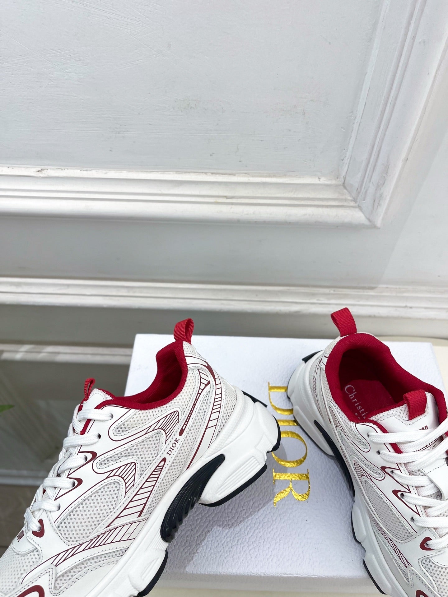 DIOR 26S SNEAKER IN WHITE CALFSKIN AND MESH FABRIC
