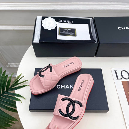 CHANEL 26S FLAT SLIDES IN LIGHT PINK LAMBSKIN WITH BLACK CC LOGO
