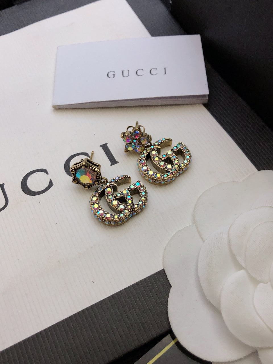 GUCCI 26S DOUBLE G LOGO MULTICOLOR CRYSTAL DROP STATEMENT EARRINGS IN AGED GOLD TONE METAL 629027
