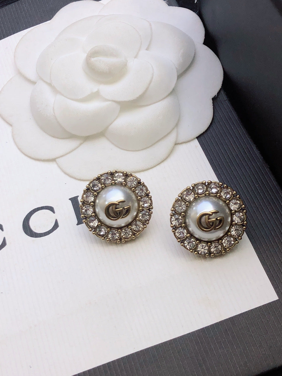 GUCCI 26S DOUBLE G LOGO PEARL CRYSTAL HALO STUD EARRINGS IN AGED GOLD TONE METAL 629031