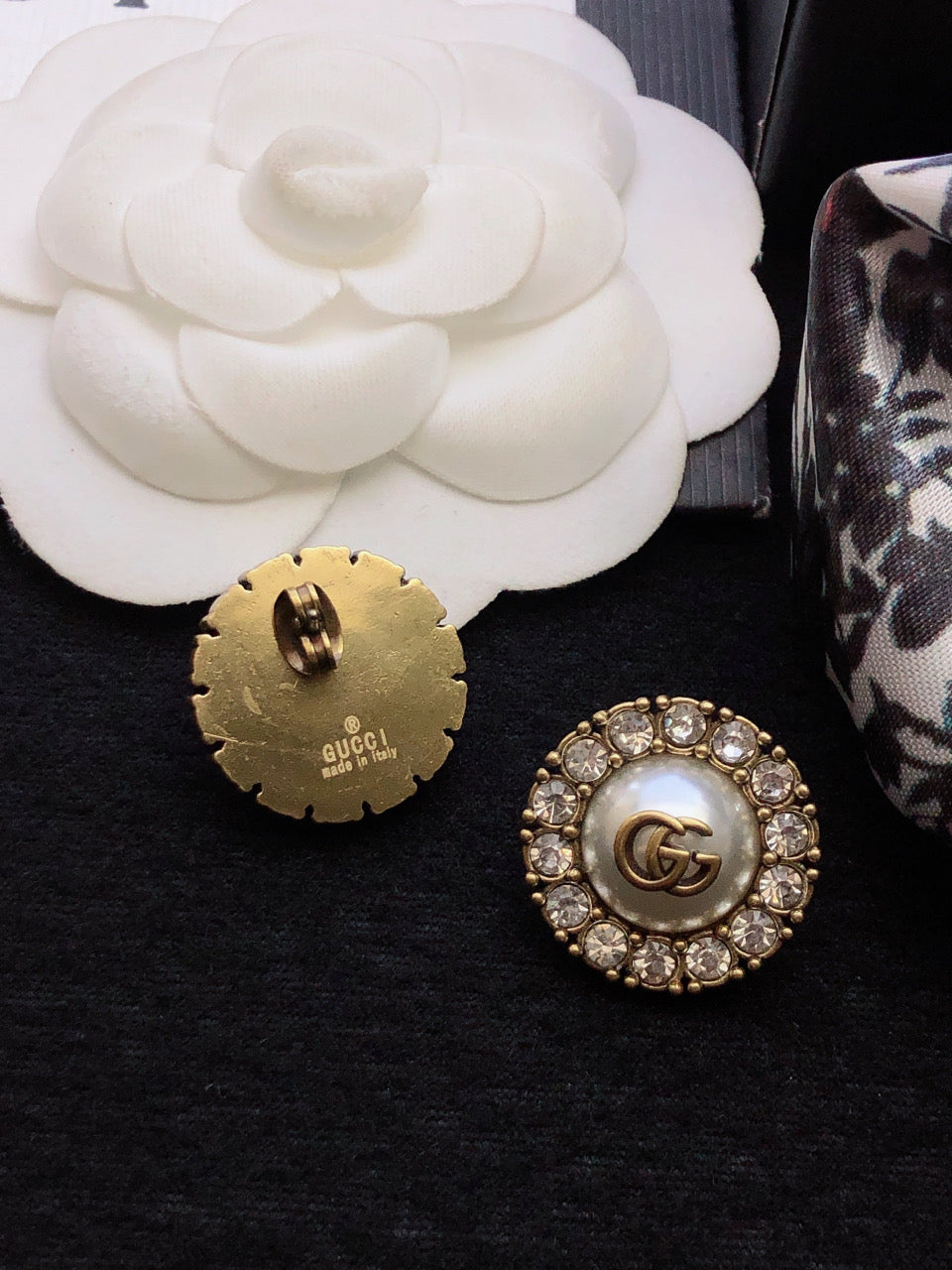 GUCCI 26S DOUBLE G LOGO PEARL CRYSTAL HALO STUD EARRINGS IN AGED GOLD TONE METAL 629031
