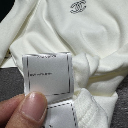 CHANEL 25S LONG-SLEEVE FLEECE-LINED T-SHIRT 613